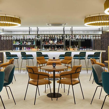 Courtyard By Marriott London Heathrow Airport Hotel Harlington  Exterior foto