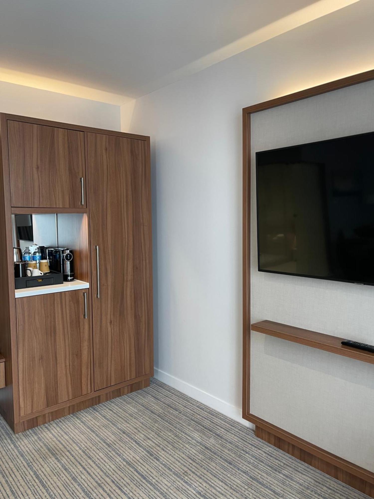 Courtyard By Marriott London Heathrow Airport Hotel Harlington  Exterior foto