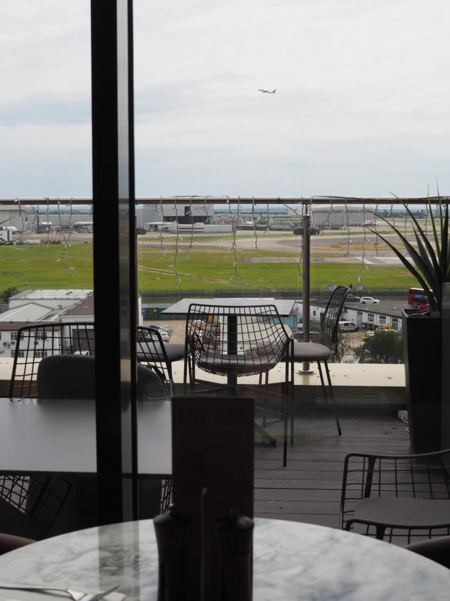 Courtyard By Marriott London Heathrow Airport Hotel Harlington  Exterior foto