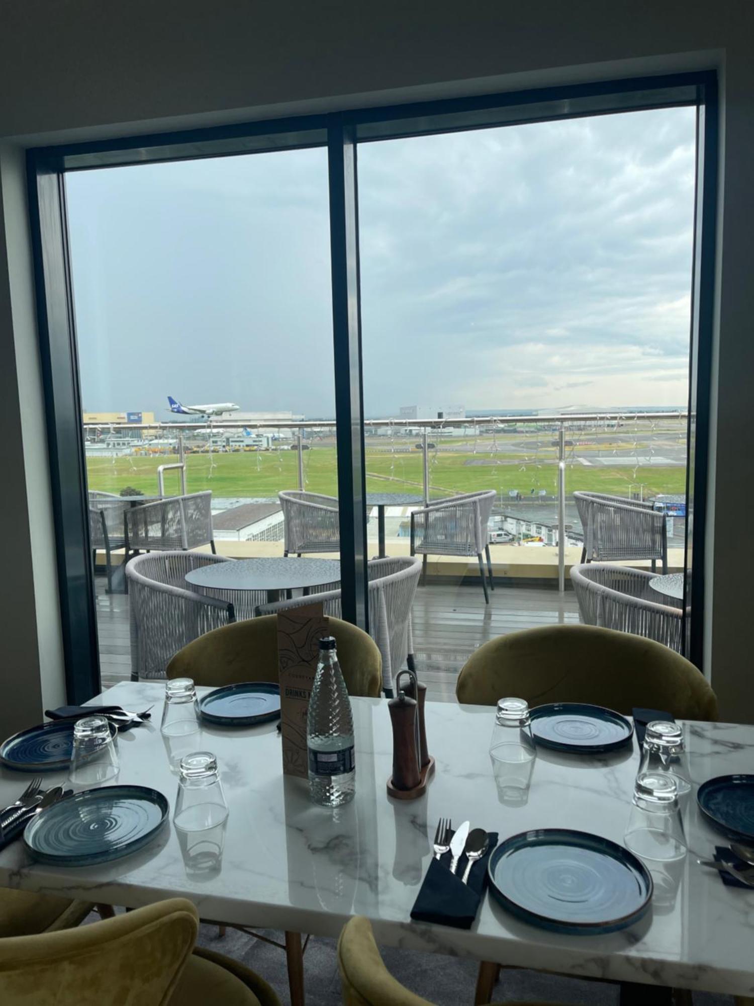 Courtyard By Marriott London Heathrow Airport Hotel Harlington  Exterior foto