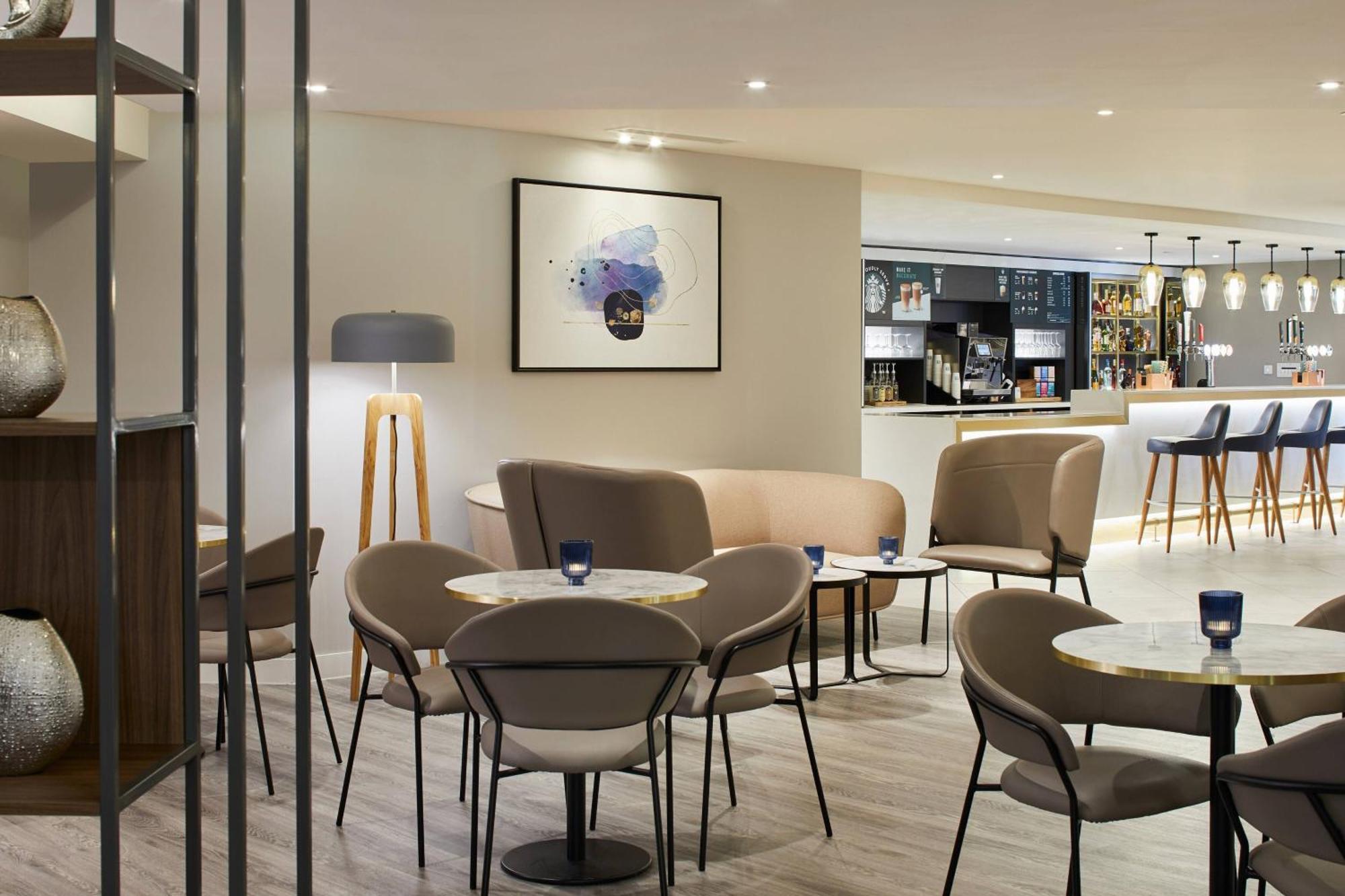 Courtyard By Marriott London Heathrow Airport Hotel Harlington  Exterior foto