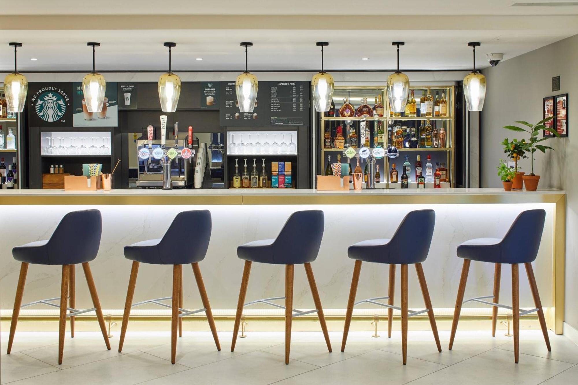 Courtyard By Marriott London Heathrow Airport Hotel Harlington  Exterior foto