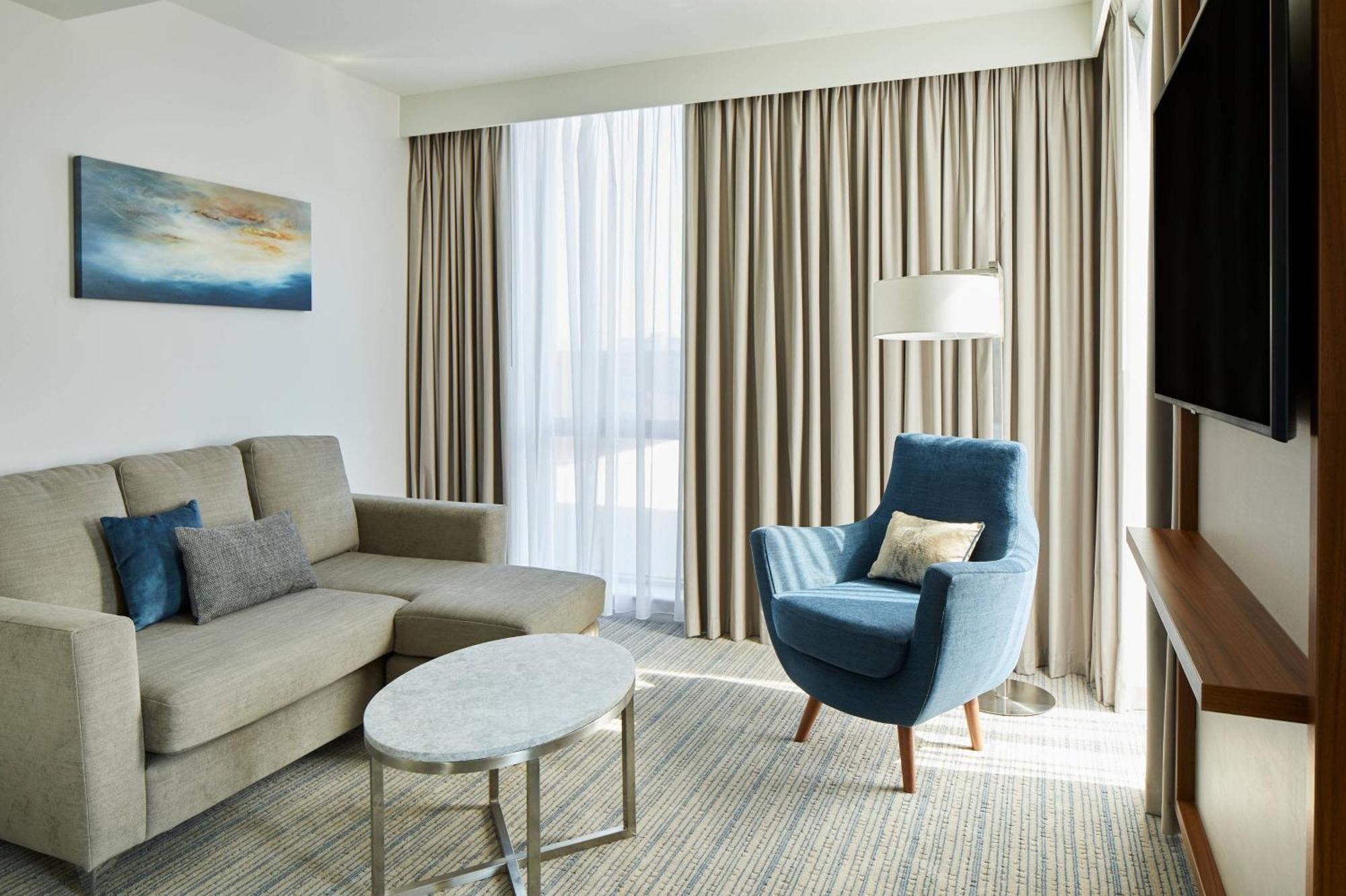 Courtyard By Marriott London Heathrow Airport Hotel Harlington  Exterior foto