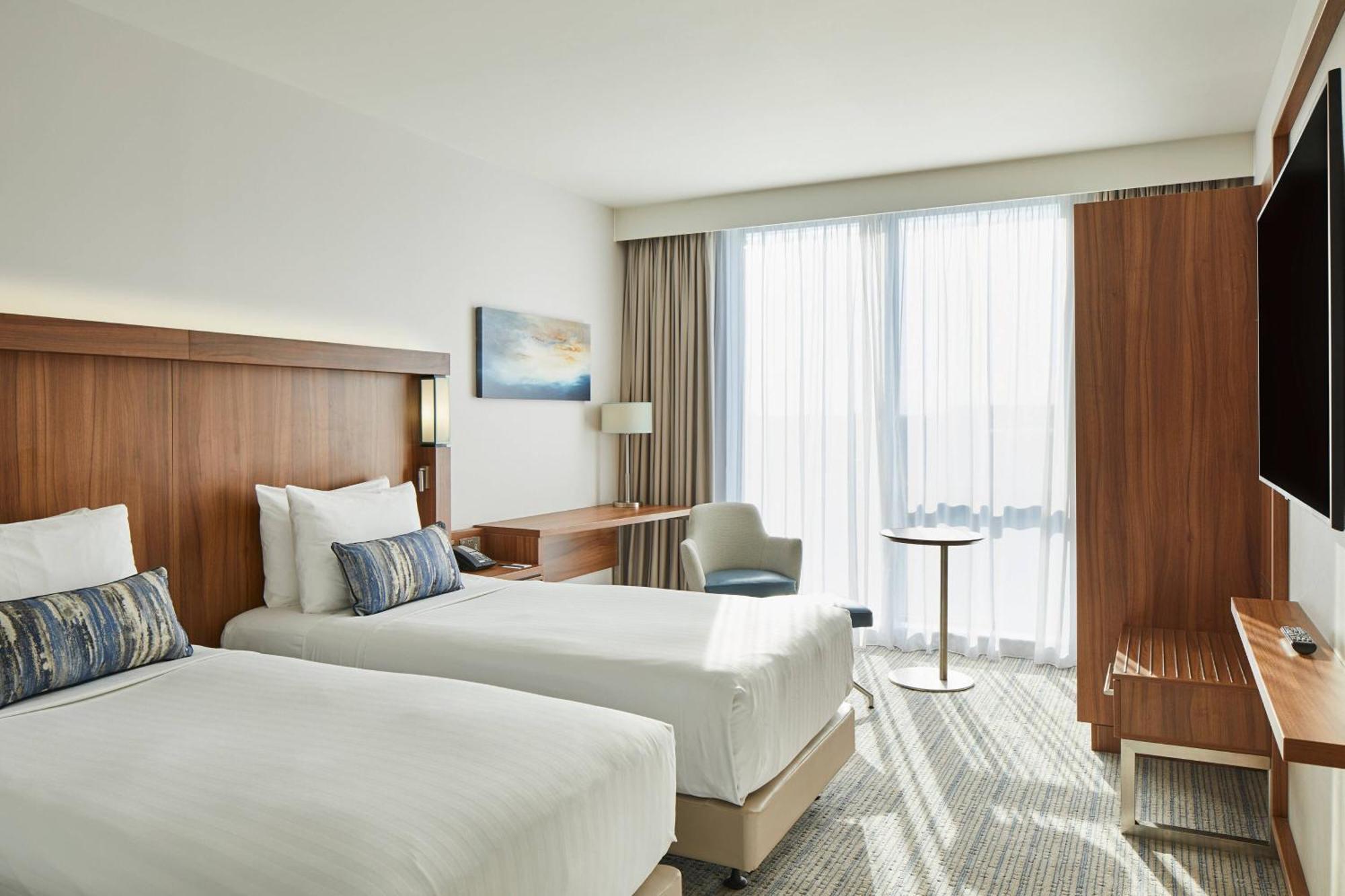 Courtyard By Marriott London Heathrow Airport Hotel Harlington  Exterior foto
